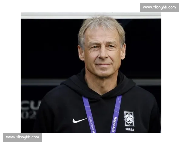 韩媒曝国足绯闻主帅！克林斯曼成焦点，亚洲经验能否拯救中国足球？